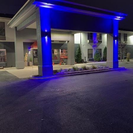 Days Inn By Wyndham Great Lakes Naval Base North Chicago Bagian luar foto