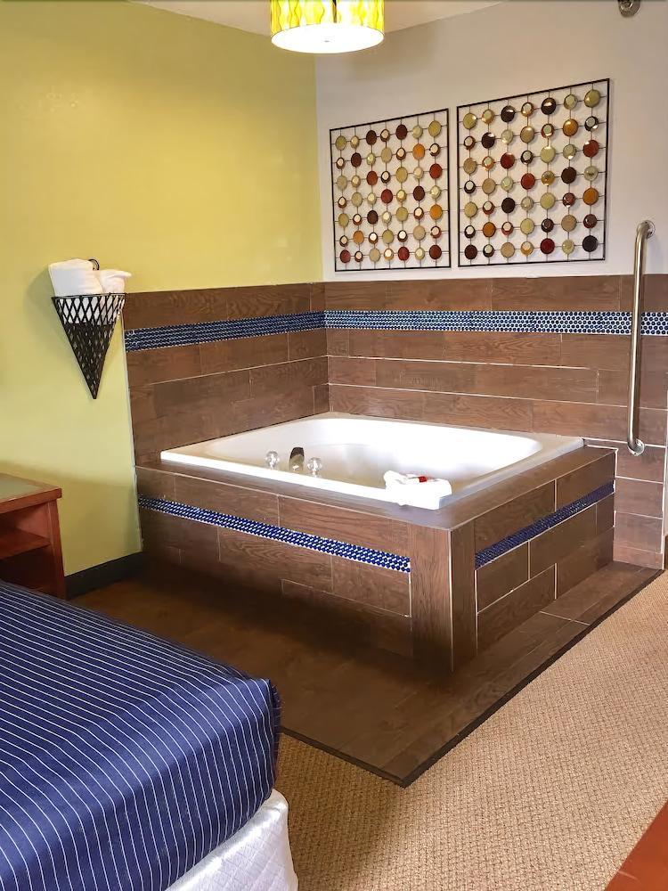 Days Inn By Wyndham Great Lakes Naval Base North Chicago Bagian luar foto
