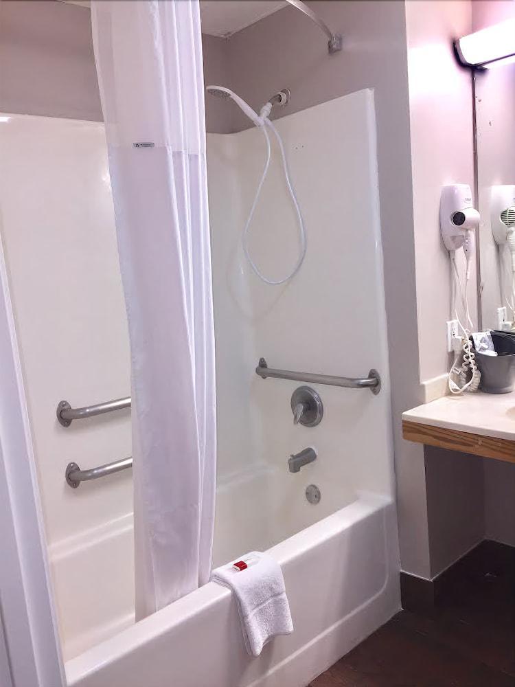 Days Inn By Wyndham Great Lakes Naval Base North Chicago Bagian luar foto