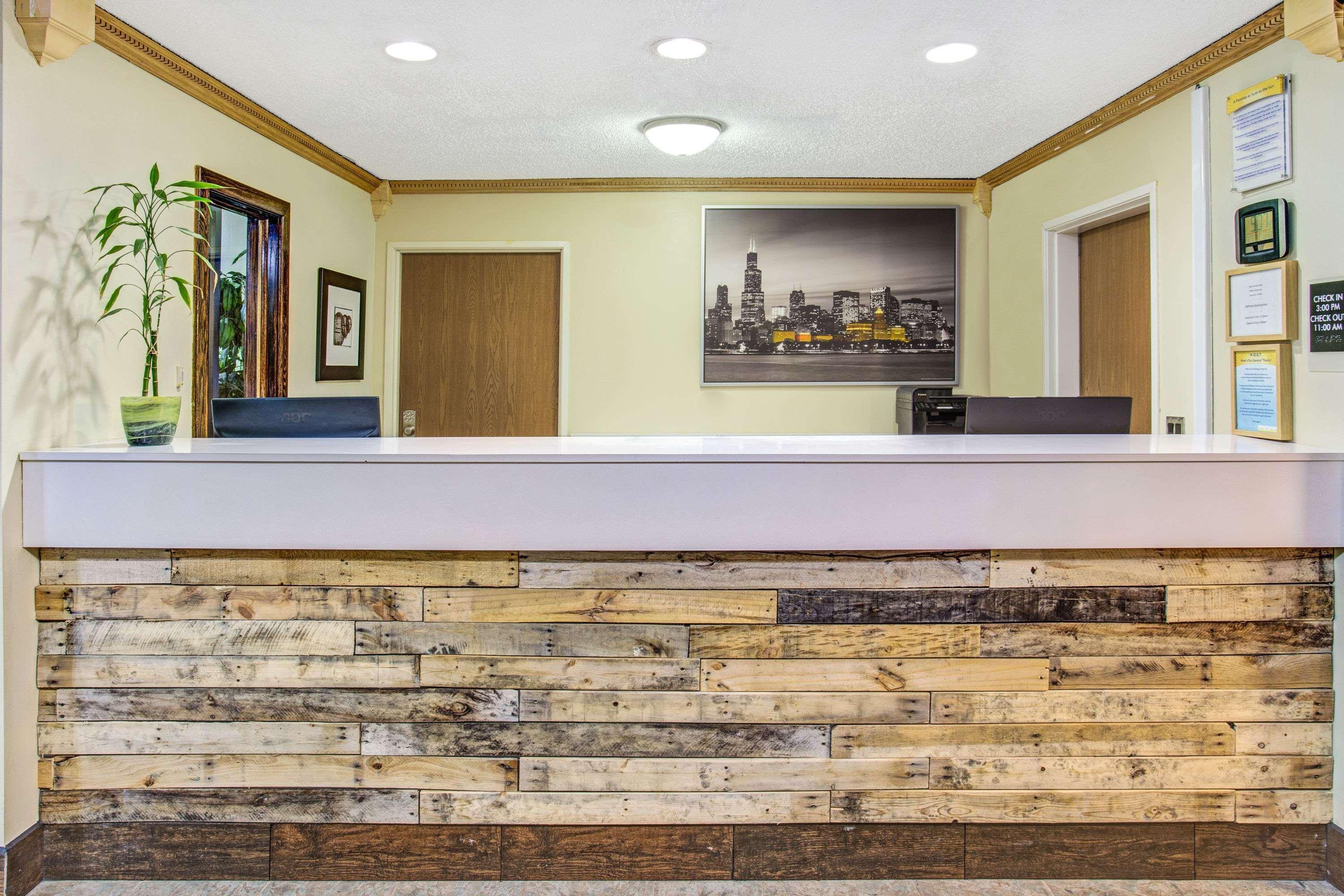 Days Inn By Wyndham Great Lakes Naval Base North Chicago Bagian luar foto