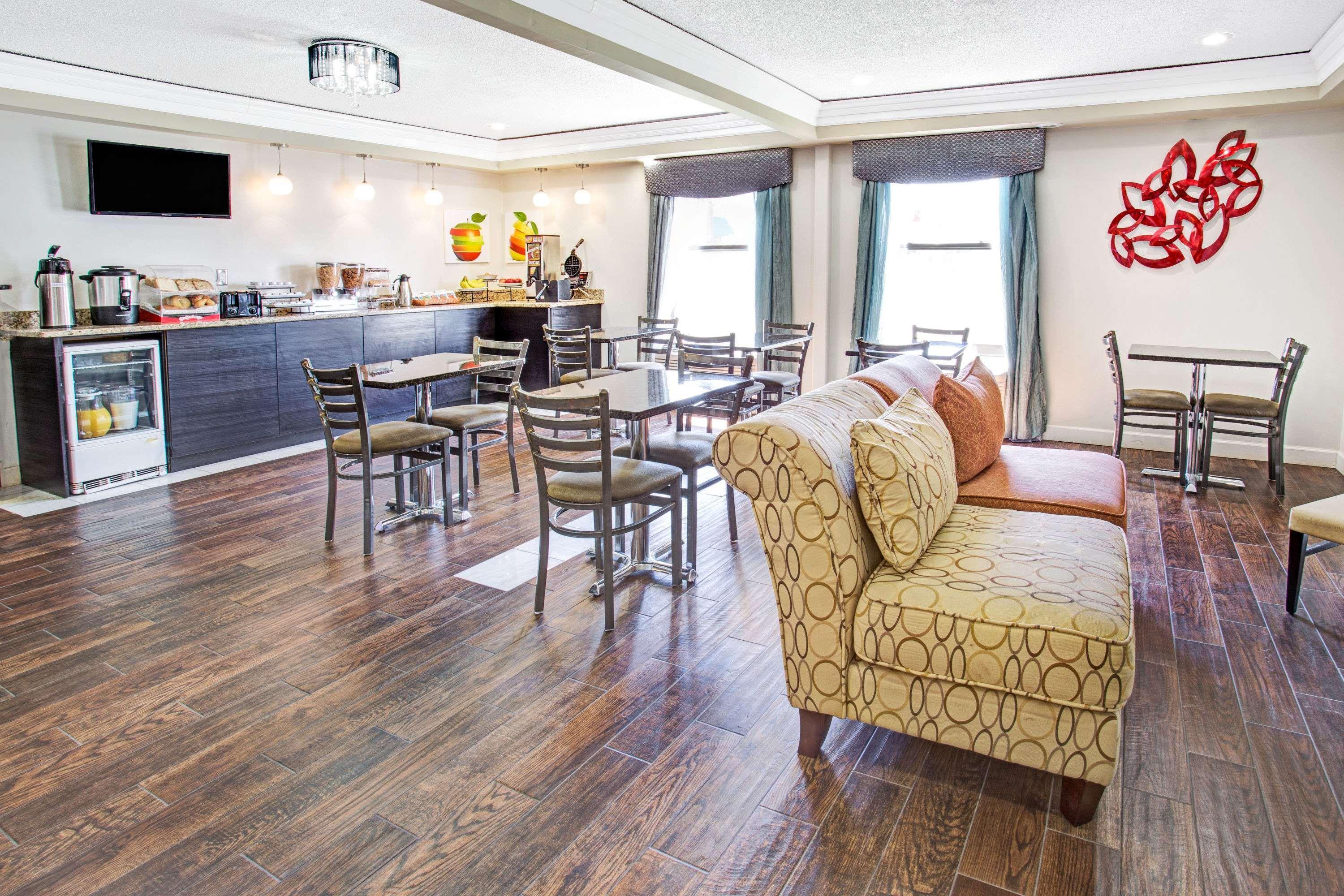 Days Inn By Wyndham Great Lakes Naval Base North Chicago Bagian luar foto