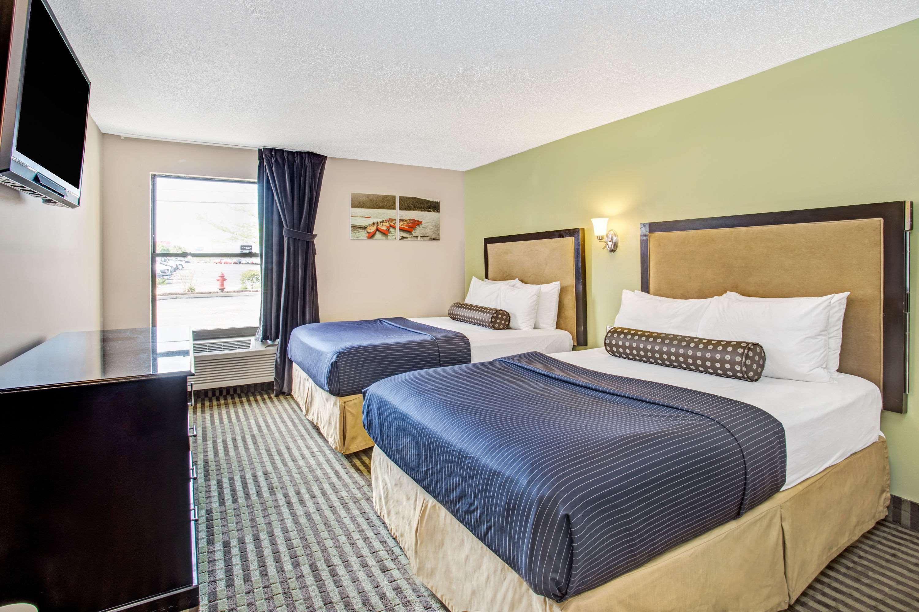 Days Inn By Wyndham Great Lakes Naval Base North Chicago Bagian luar foto