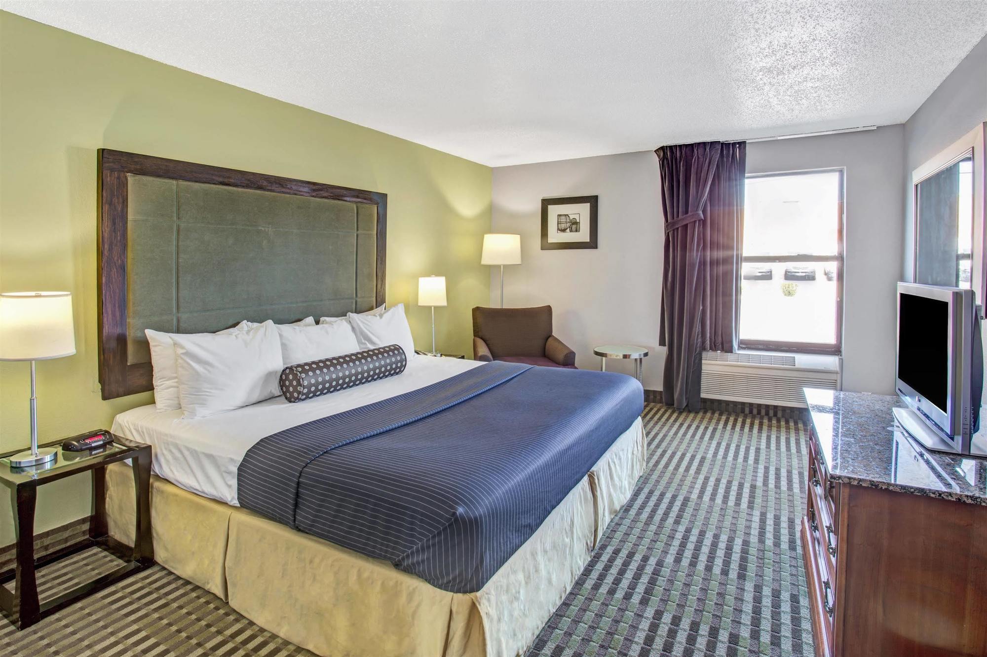 Days Inn By Wyndham Great Lakes Naval Base North Chicago Bagian luar foto